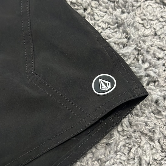 Volcom Shorts - Picture 2 of 6